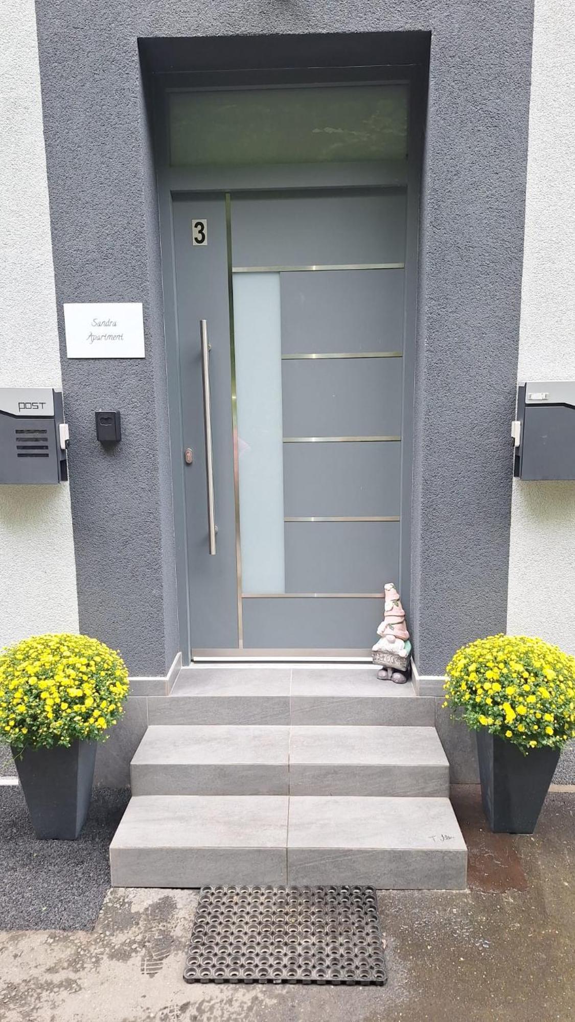 Sandra レオーベン エクステリア 写真